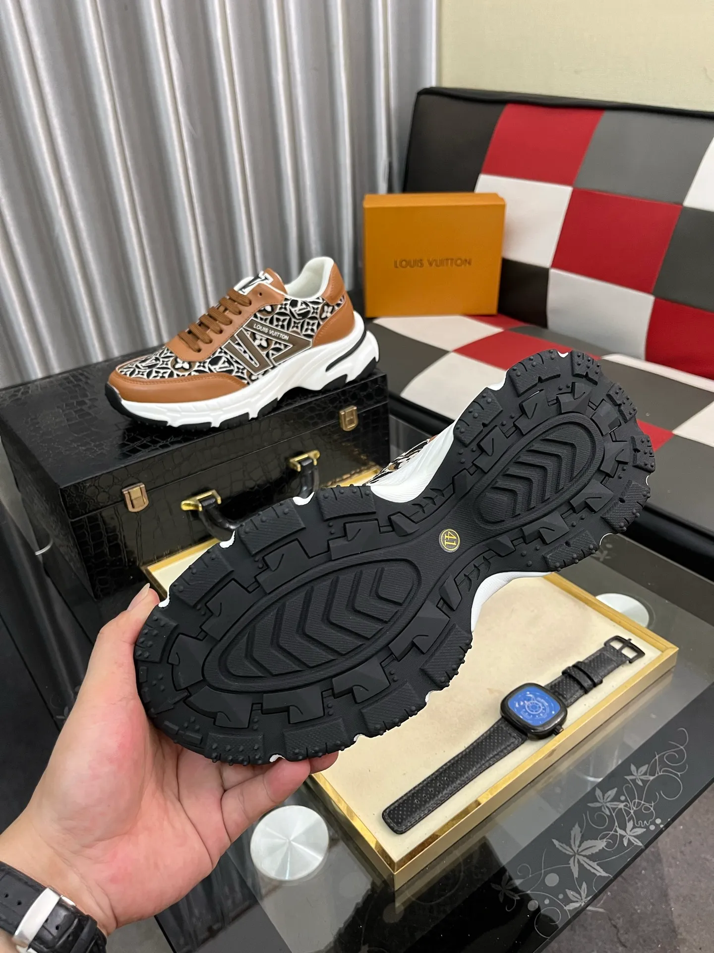 Men's shoes 💰458⌚️⌚️LV Louis Vuitton. The latest trendy casual shoes are popular in physical stores in sizes 38-44. New spring and summer comfortable imported custom original cowhide, unique jacquard fabric element design. With sheepskin lining, Lv original bottom, [sun][sun] high-end packaging and high quality💪Details determine the quality, you can enter and leave the counter at will, welcome to compare🇮🇹3️⃣colors available